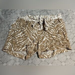 Liverpool Shorts Women's Size Small Tan & White Casual Elastic Waist Shorts S
